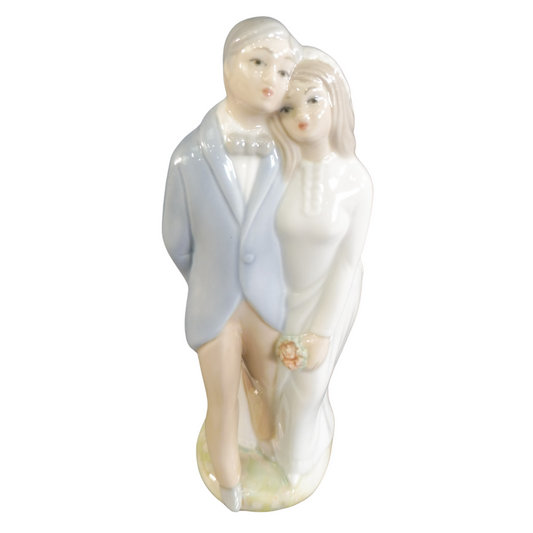 Tengra Porcelain Bride and Groom Cake Topper