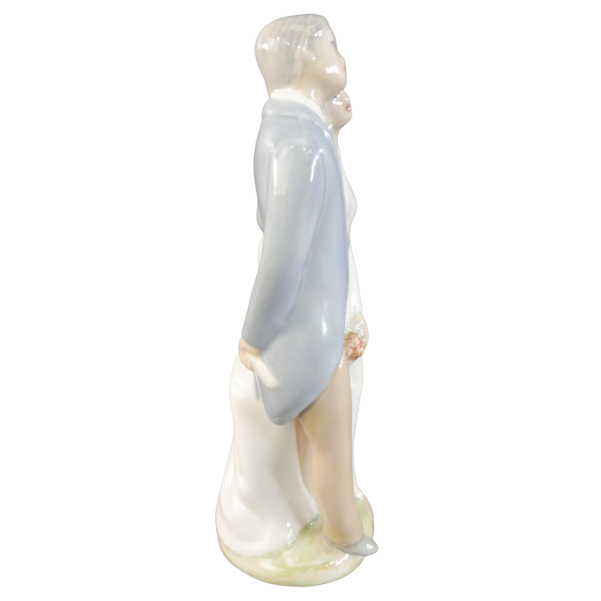 Tengra Porcelain Bride and Groom Cake Topper