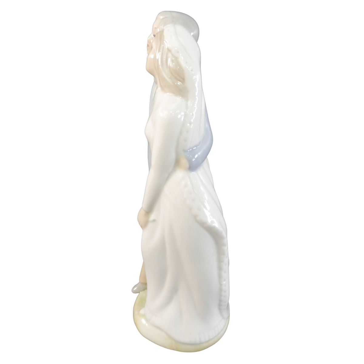 Tengra Porcelain Bride and Groom Cake Topper