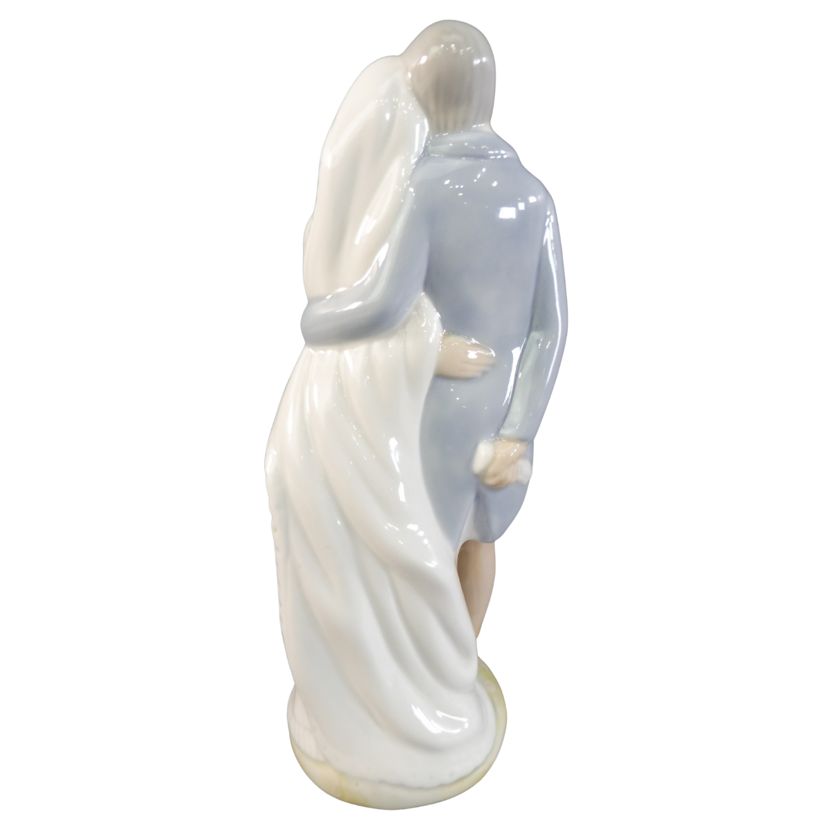 Tengra Porcelain Bride and Groom Cake Topper